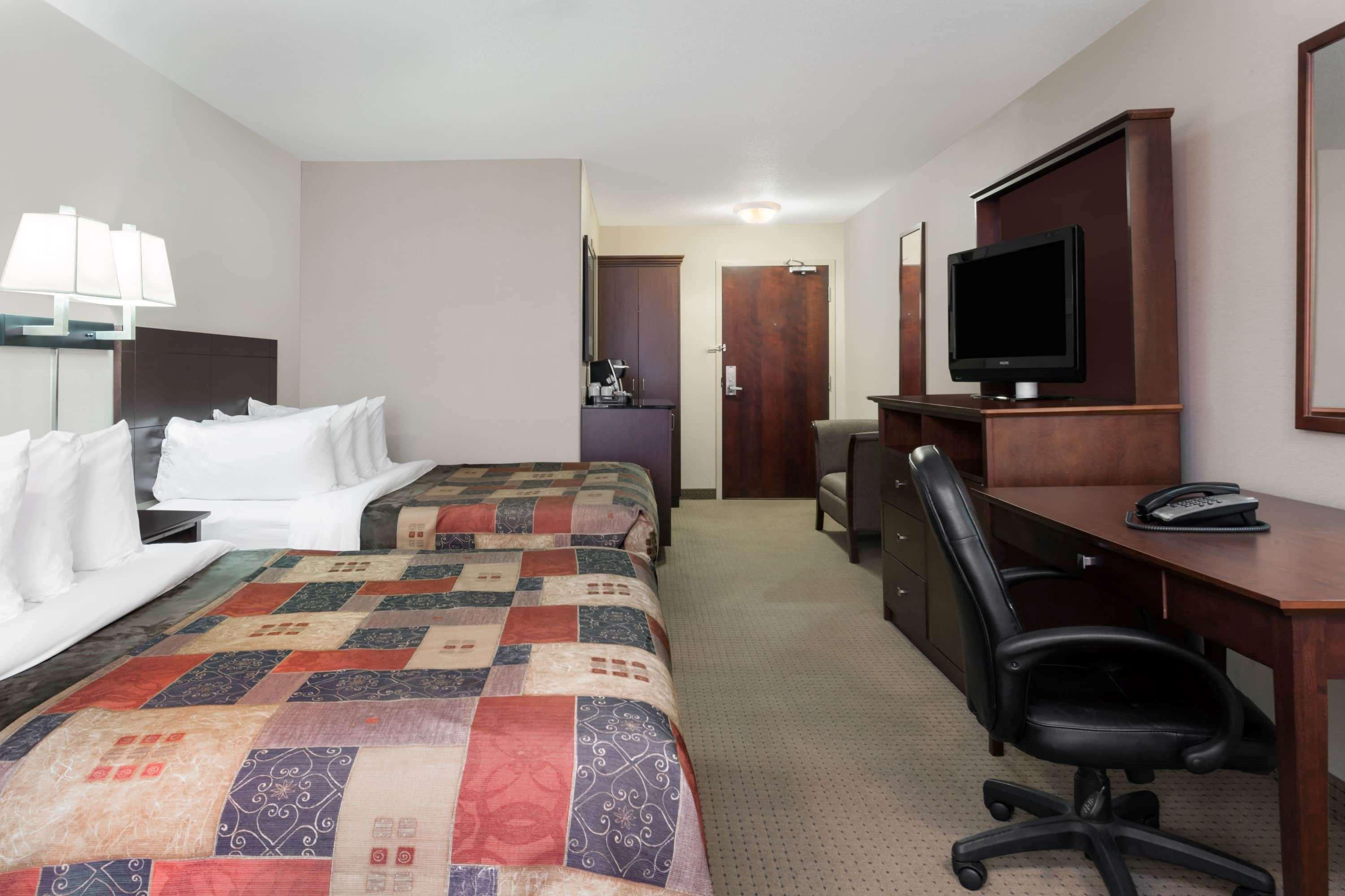 Ramada By Wyndham Weyburn Hotel Exterior photo