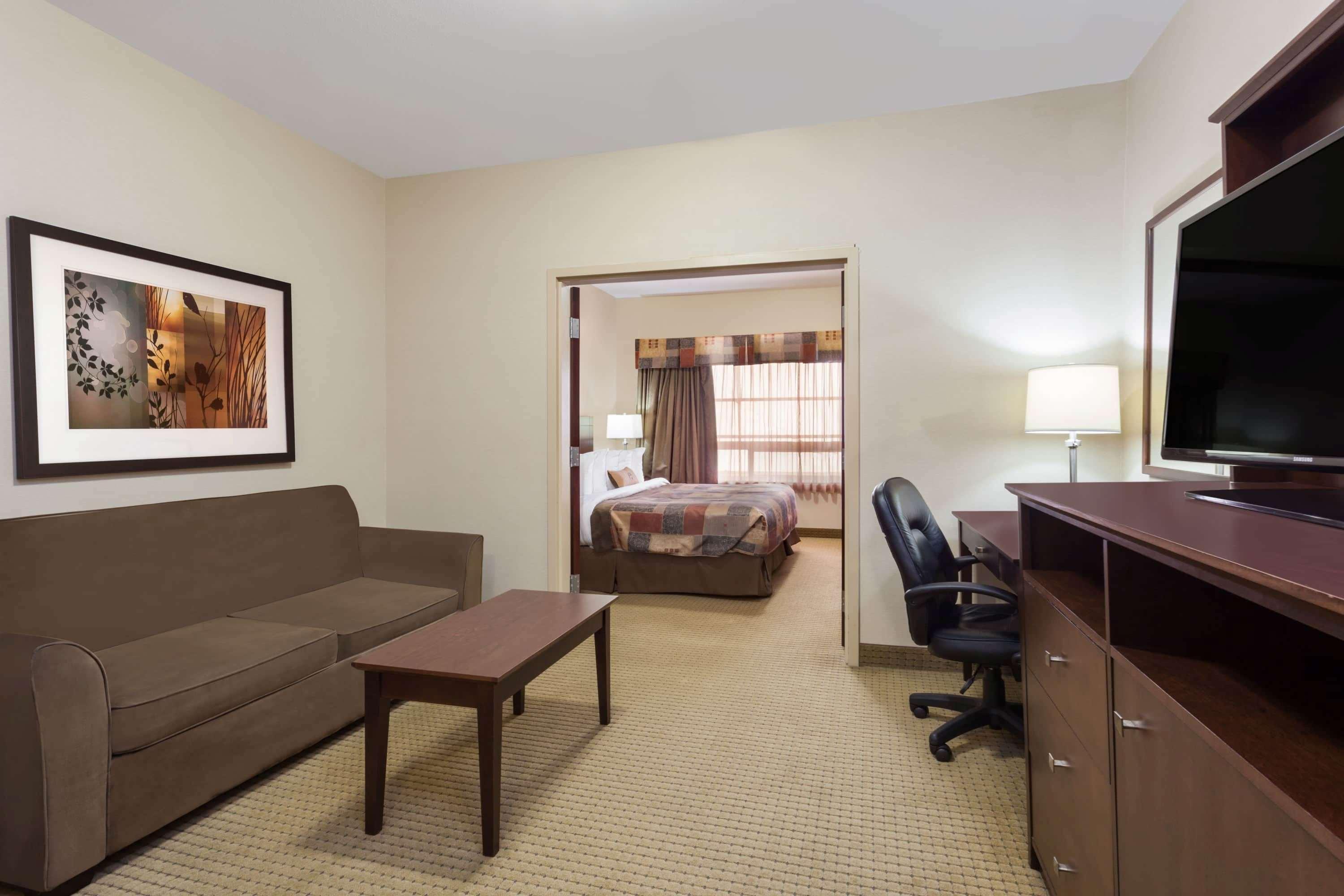Ramada By Wyndham Weyburn Hotel Exterior photo