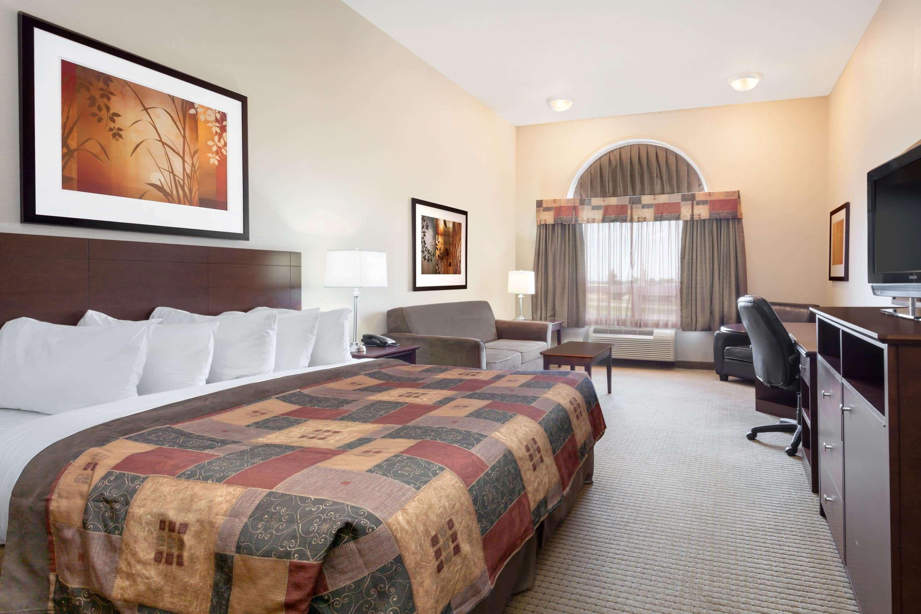 Ramada By Wyndham Weyburn Hotel Exterior photo