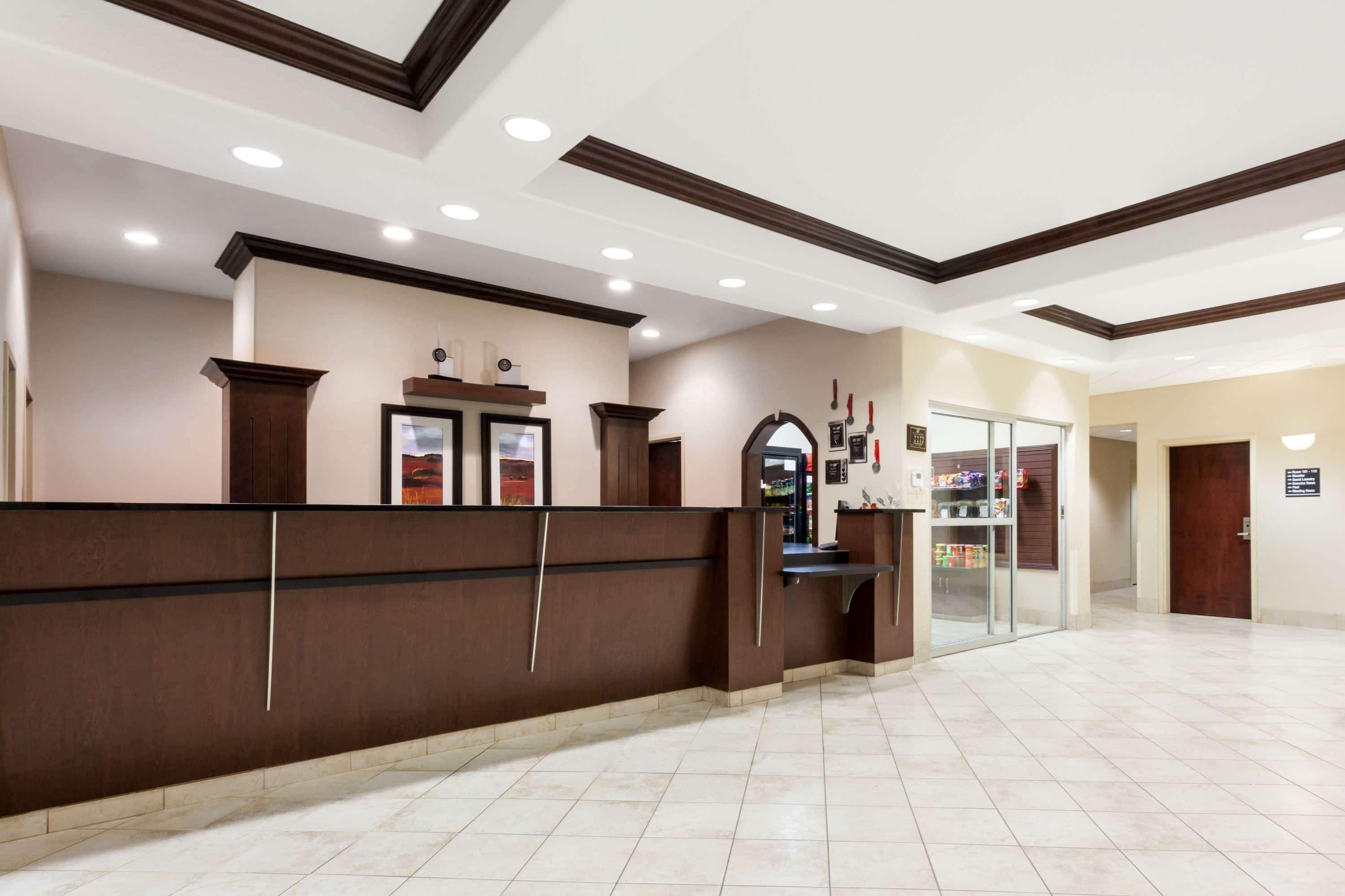 Ramada By Wyndham Weyburn Hotel Exterior photo